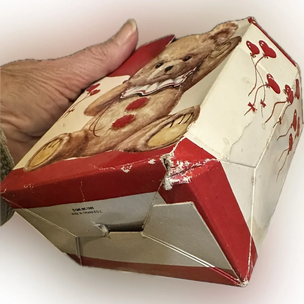 VTG 1985 RARE VALENTINE GIFT BAG COLLECTIBLE DISTRESSED TEDDY BEAR HEART 4”x7”